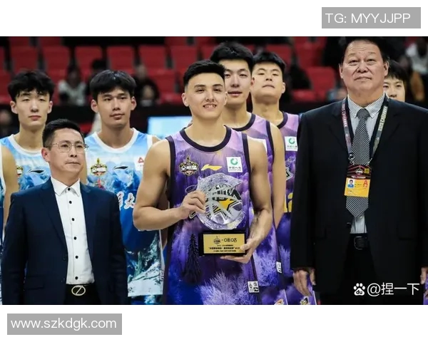 新疆队与福建队激战正酣谁能在这场对决中笑到最后 新疆队与福建队激战正酣谁能在这场对决中笑到最后