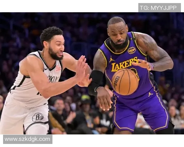 湖人对阵篮网精彩瞬间回顾图集展现比赛激烈氛围与球星风采
