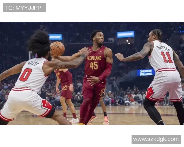 湖人对决热火精彩直播尽在雨燕平台，篮球迷不可错过的赛事盛宴