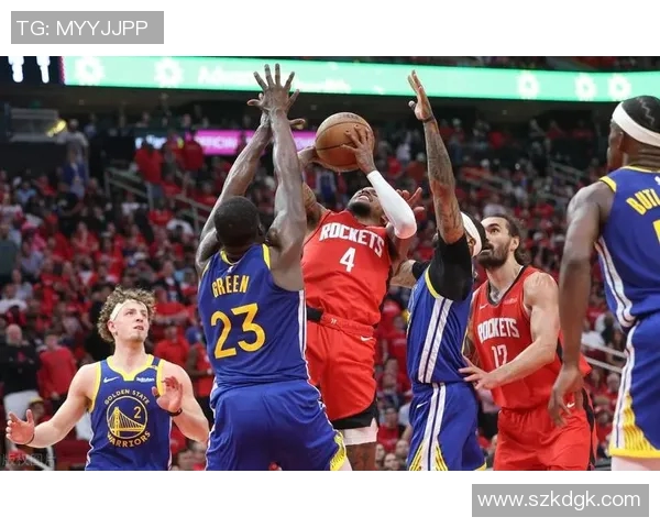 4月17日雷霆对火箭季后赛激战回顾与精彩瞬间分析 4月17日雷霆对火箭季后赛激战回顾与精彩瞬间分析